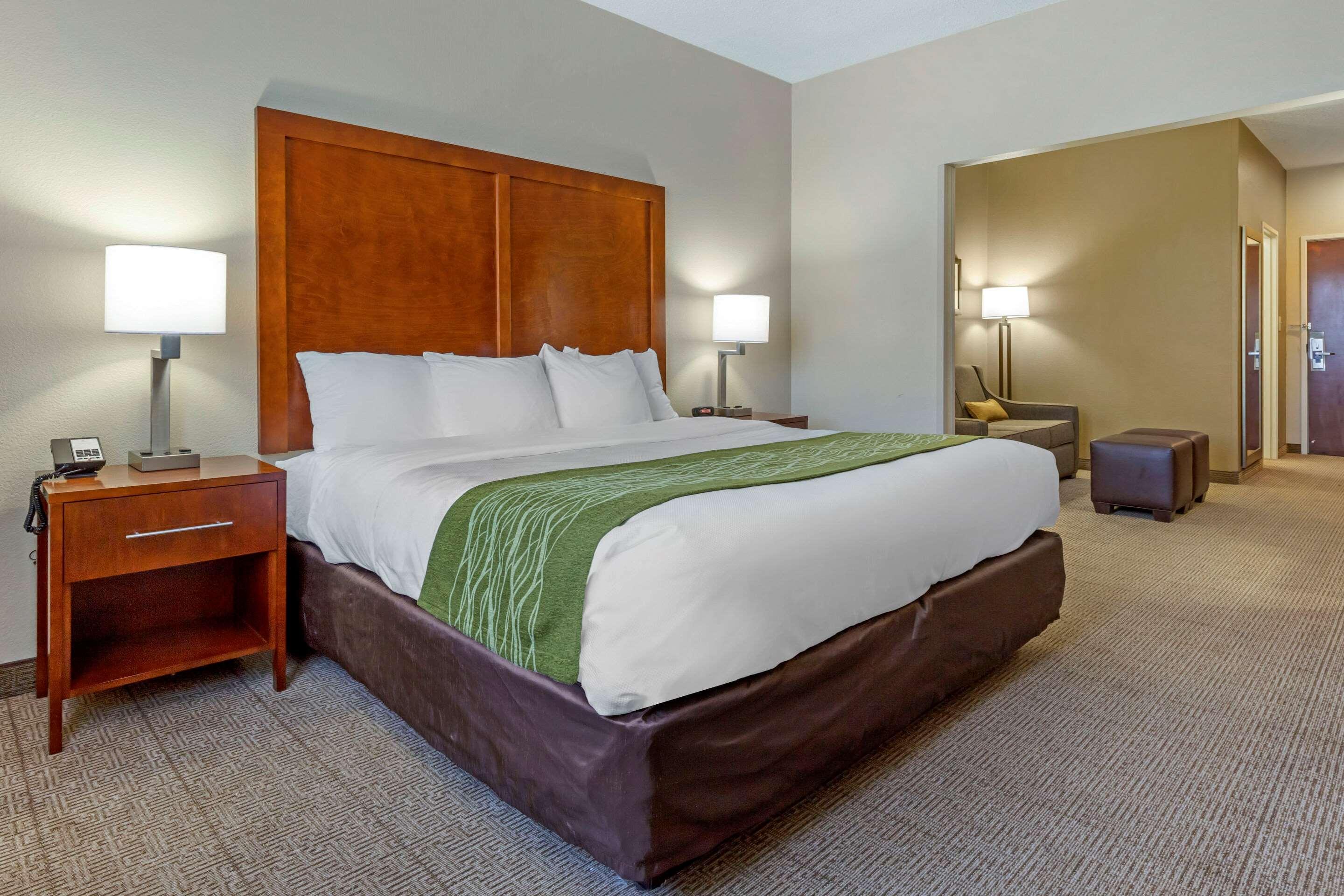Comfort & Hwy 321 Northern Foothills Hotel 3*